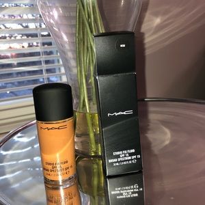 MAC Cosmetics Studio Fix Fluid SPF 15 NC50